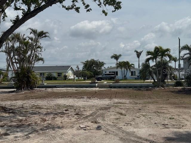 HOLIDAY SHORES - Land