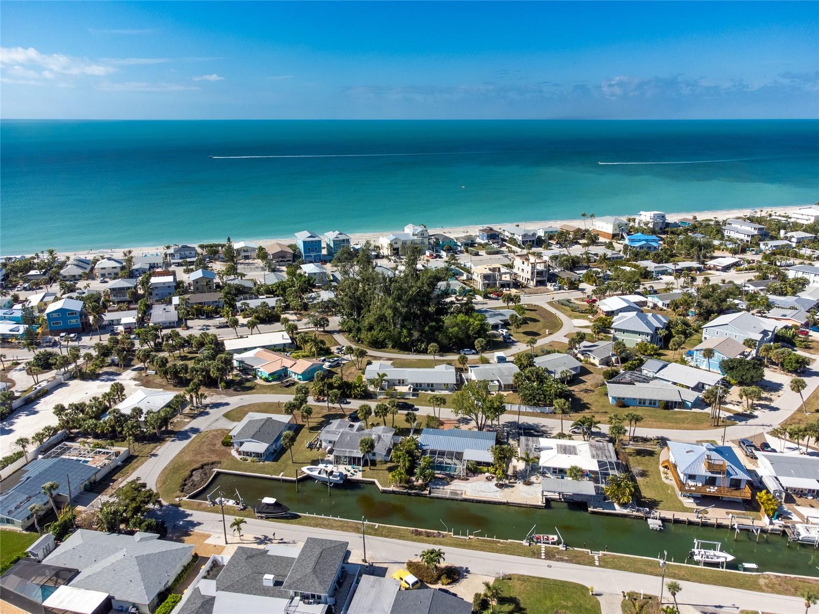 HOLIDAY SHORES - Land