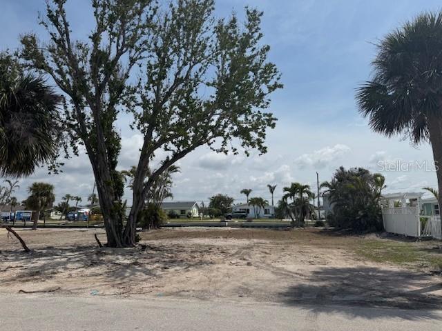 HOLIDAY SHORES - Land