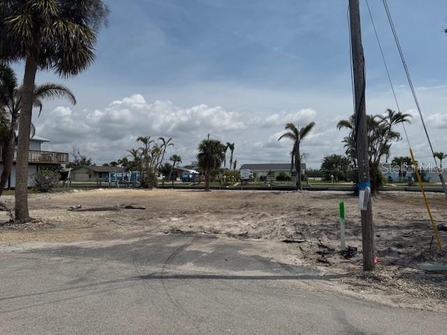 HOLIDAY SHORES - Land