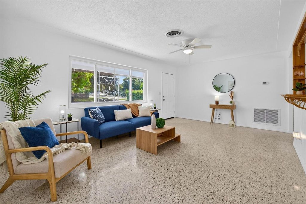 Photo of 7095 40th Avenue N, St Petersburg, FL 33709 (MLS # TB8454003)