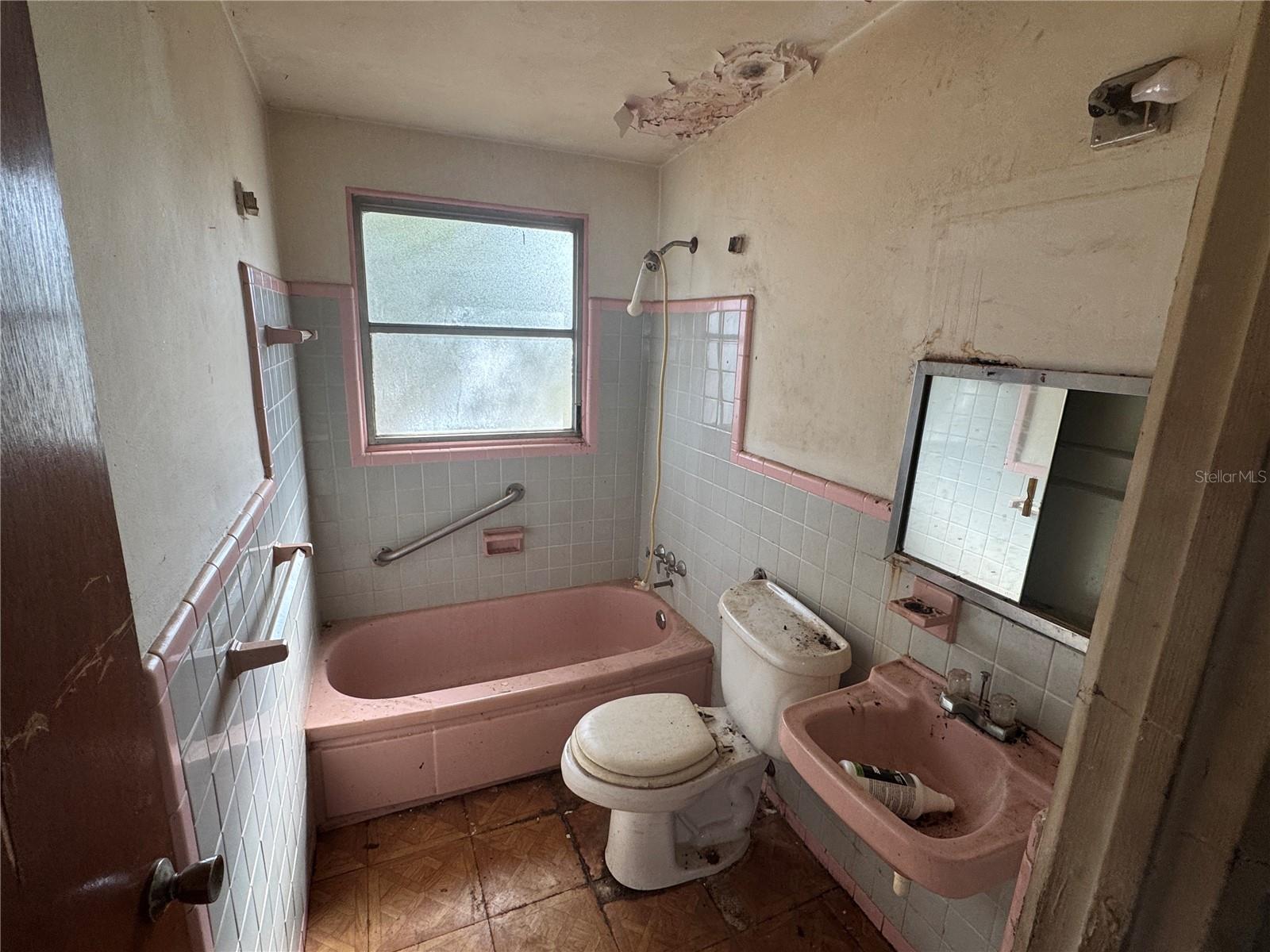 SUNSET GARDENS - Residential