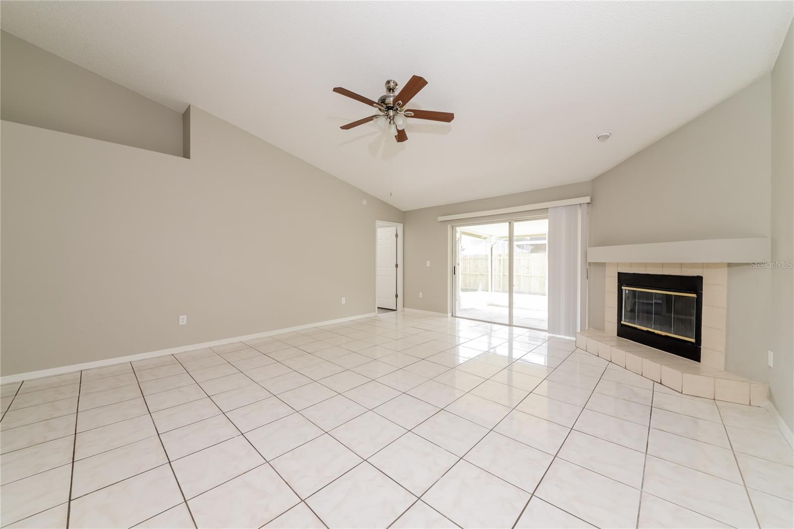 HEATHER LAKES UNIT XXXV - Residential Lease