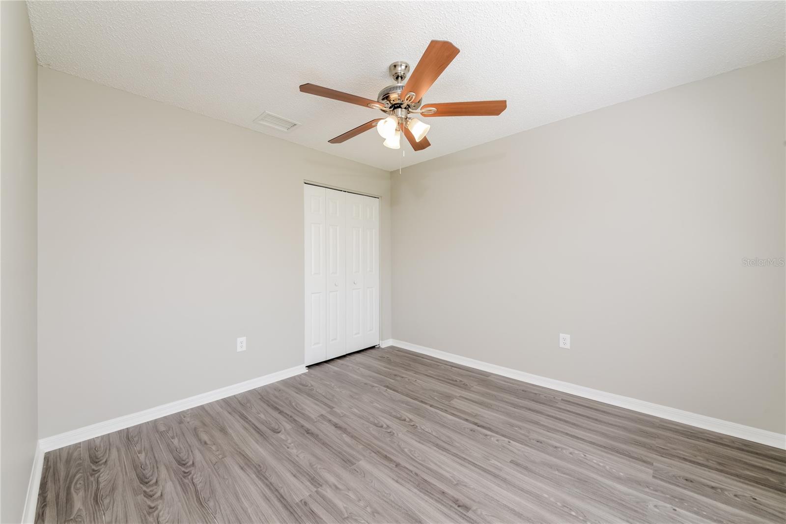 HEATHER LAKES UNIT XXXV - Residential Lease