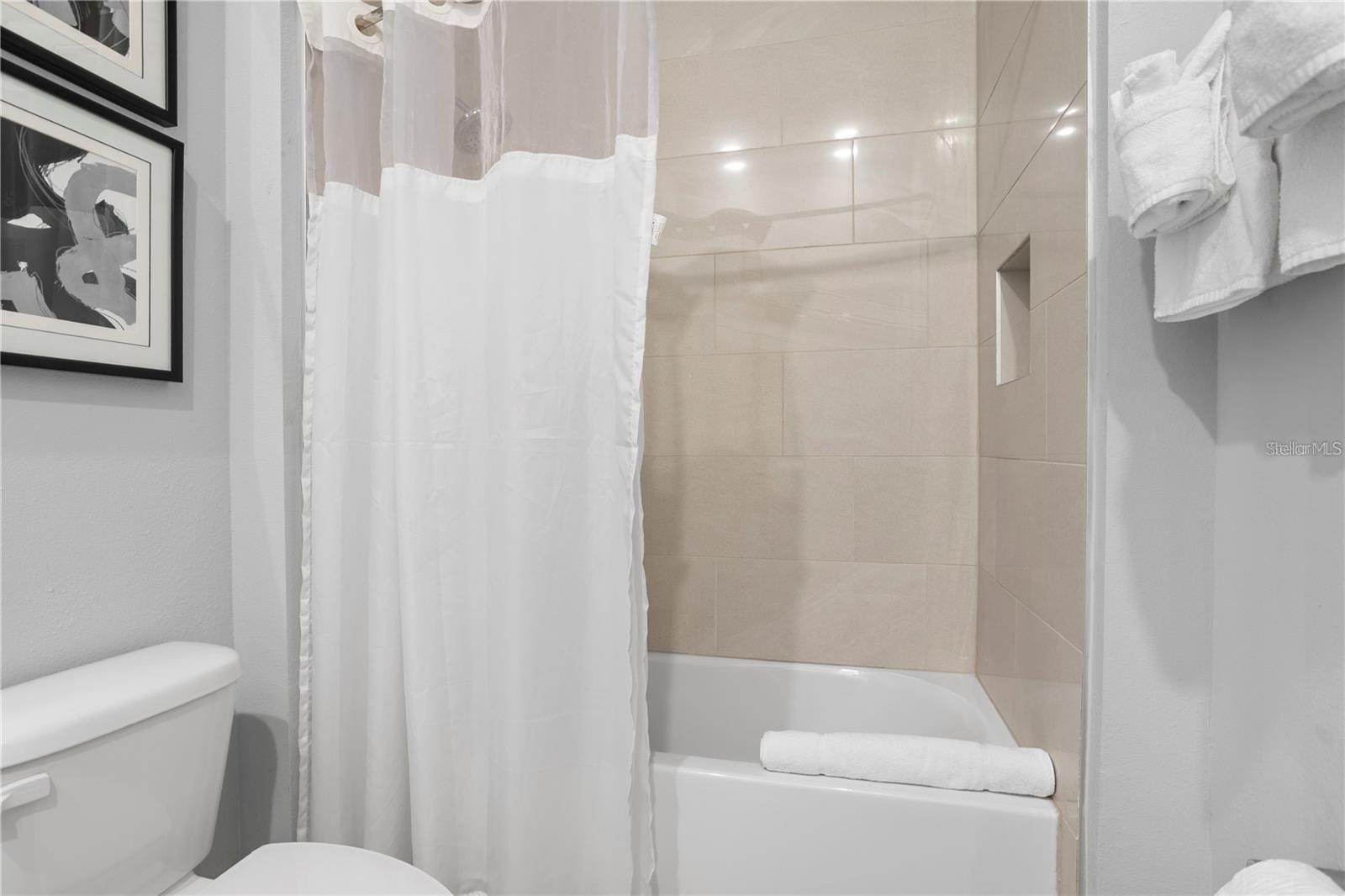 SPECTRUM AT REUNION CONDO PH 2A & 2B - Residential Lease