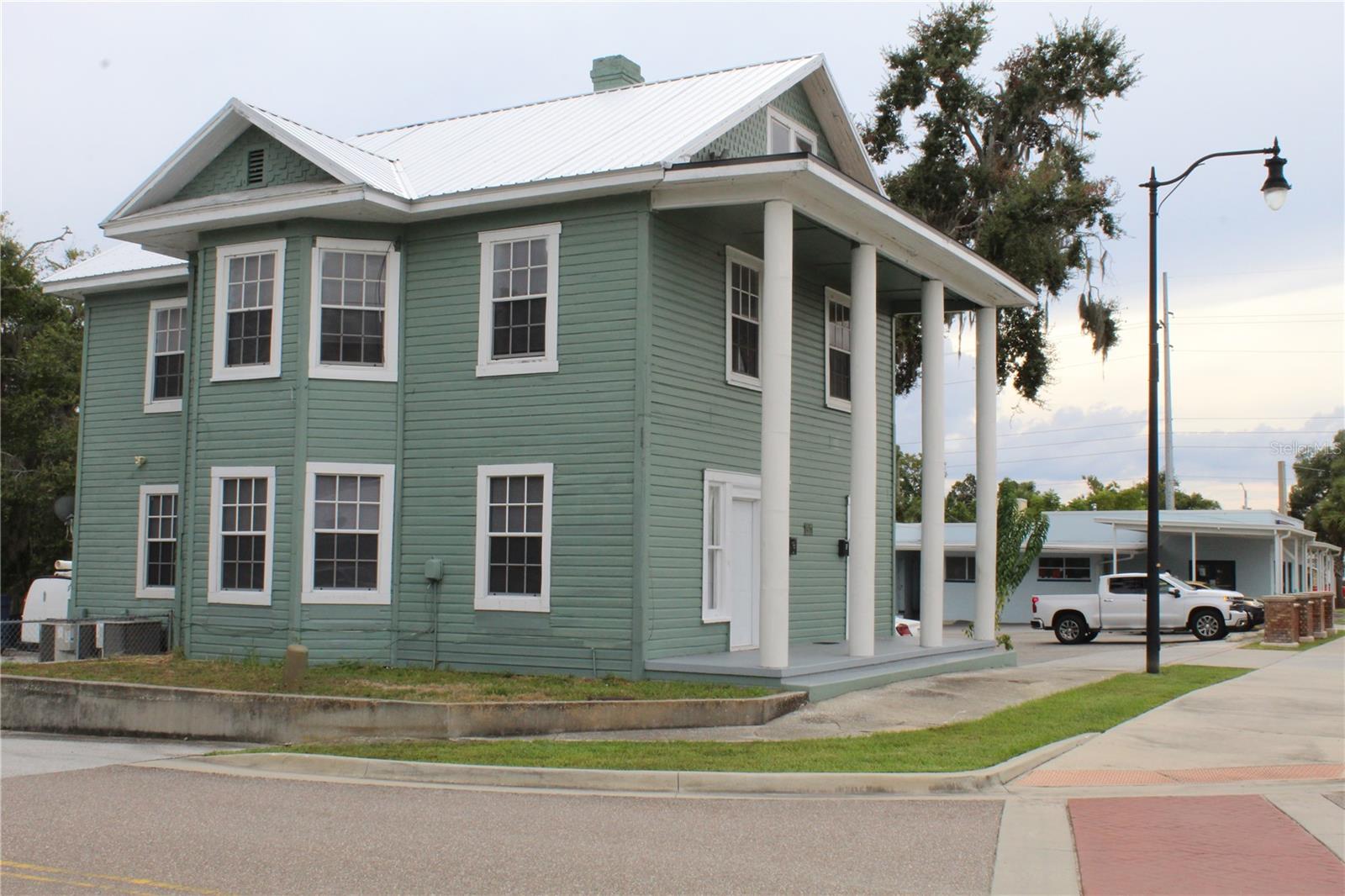 LEESBURG - Commercial Sale