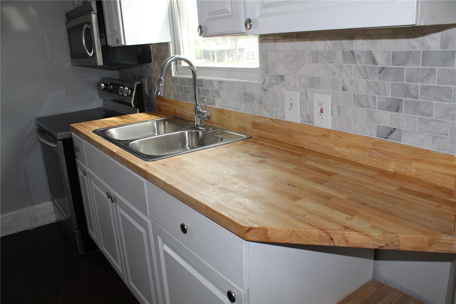 LEESBURG - Commercial Sale