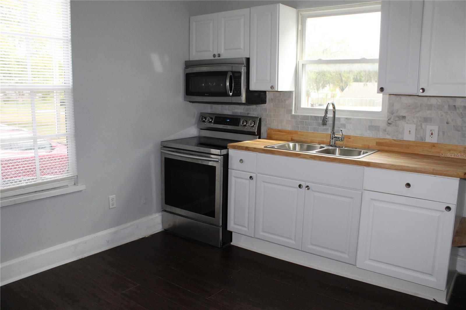 LEESBURG - Commercial Sale