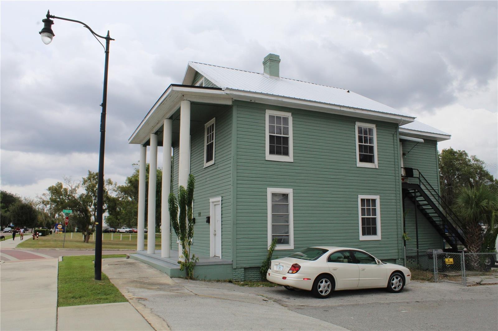 LEESBURG - Commercial Sale