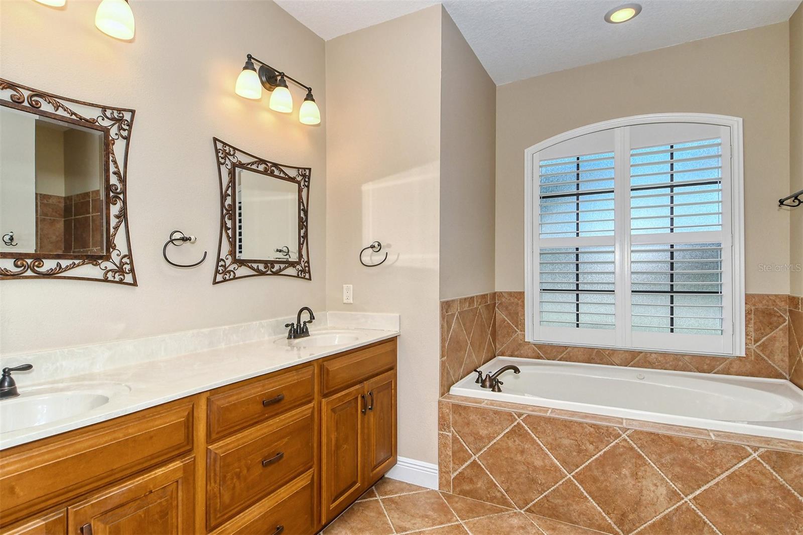 SECLUDED OAKS PH 2 - Residential