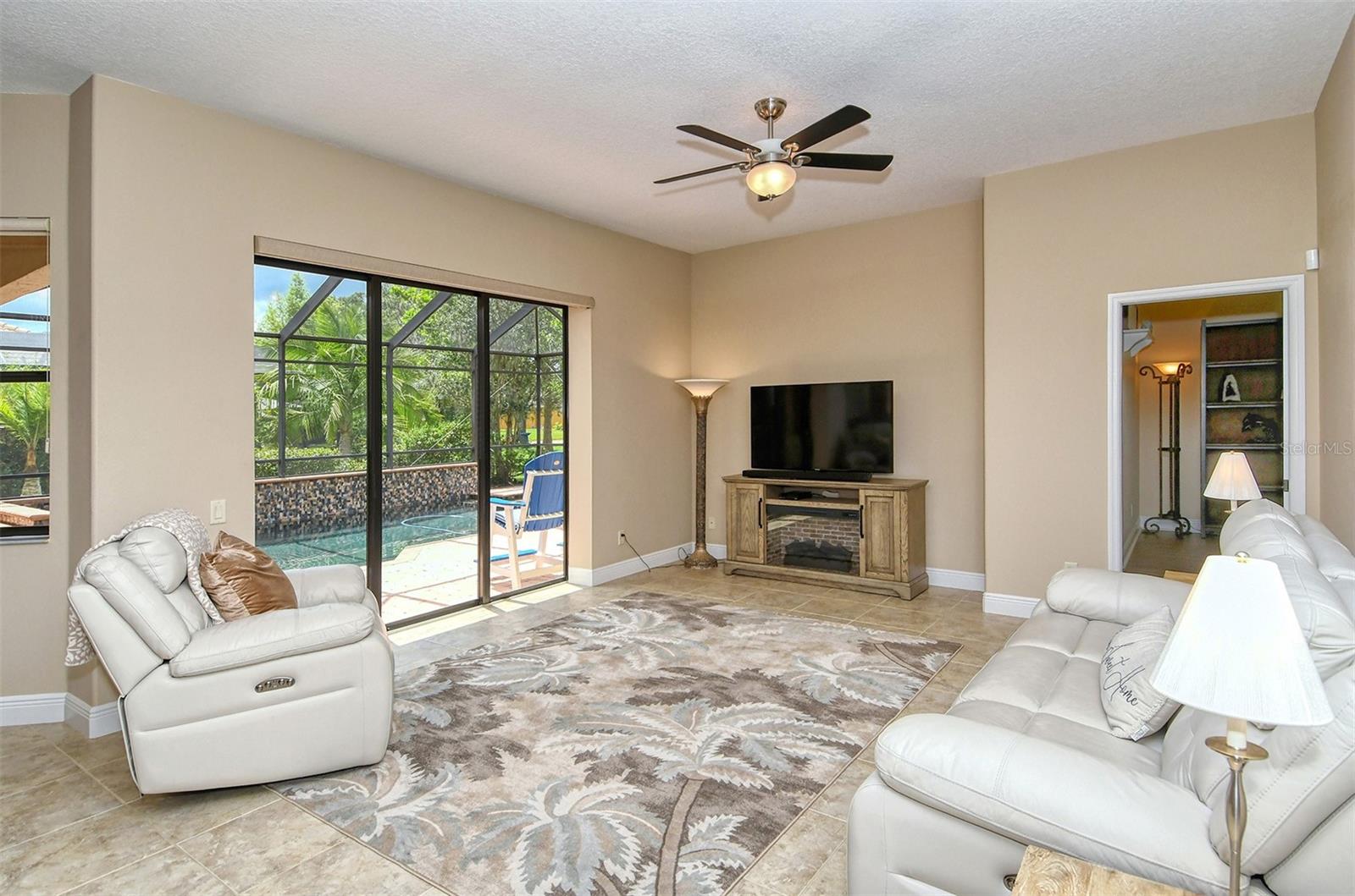 SECLUDED OAKS PH 2 - Residential