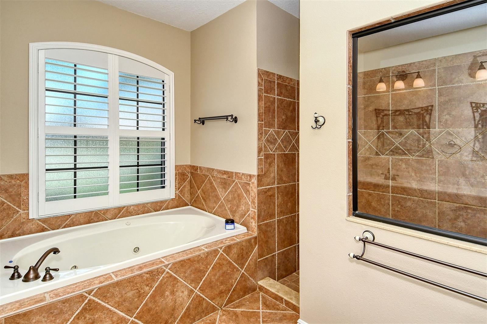 SECLUDED OAKS PH 2 - Residential