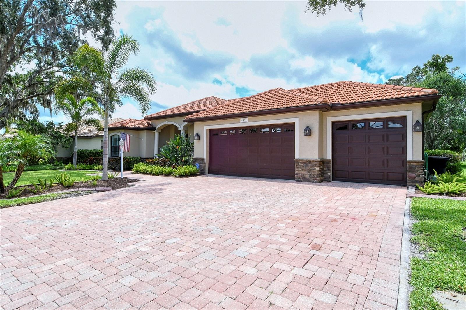 SECLUDED OAKS PH 2 - Residential