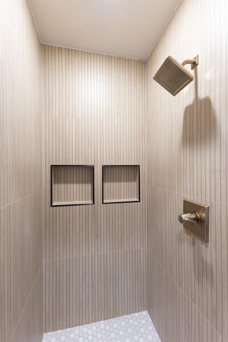 OVERLOOK DRIVE ESTATE - Residential