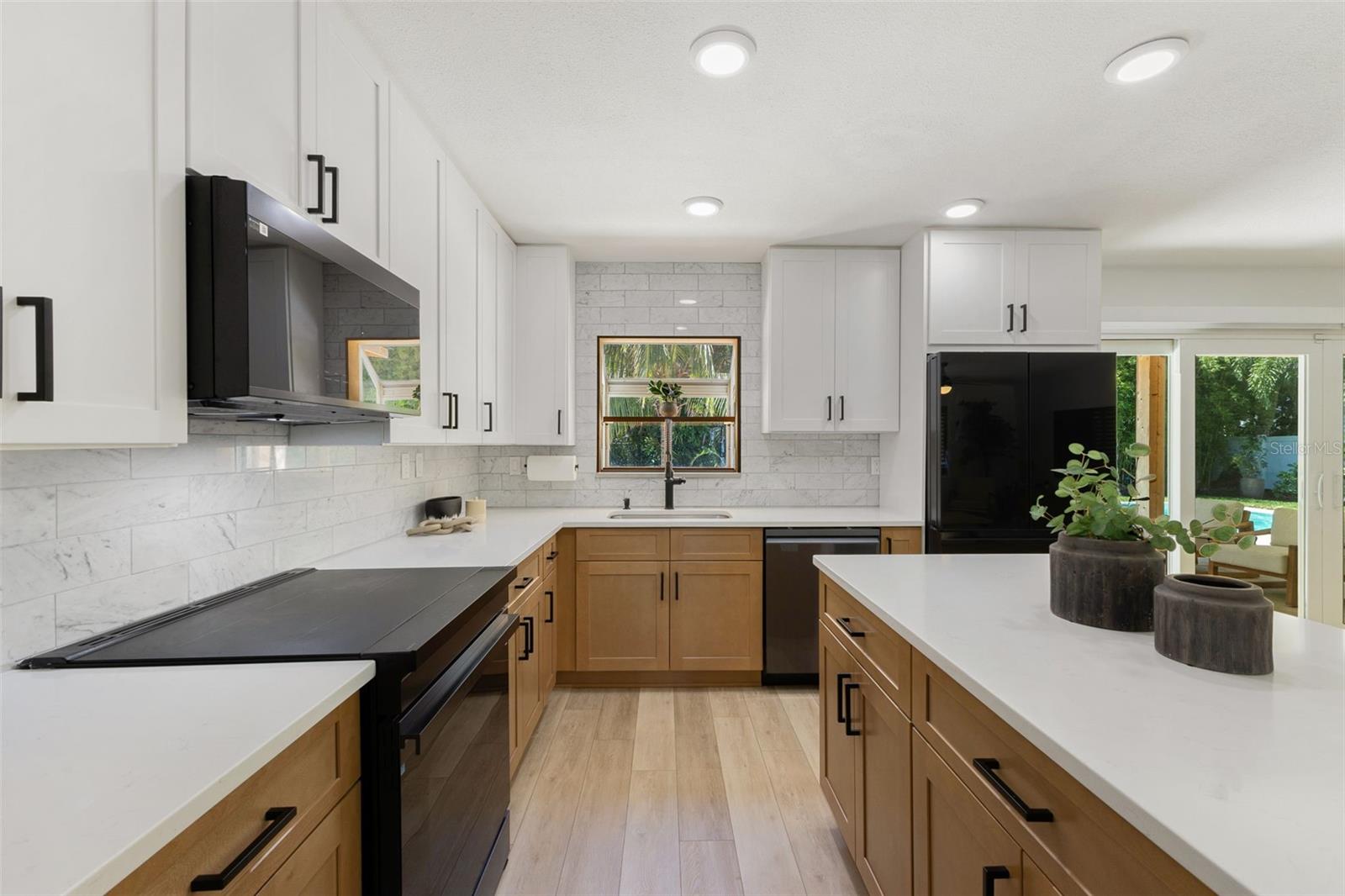 OVERLOOK DRIVE ESTATE - Residential