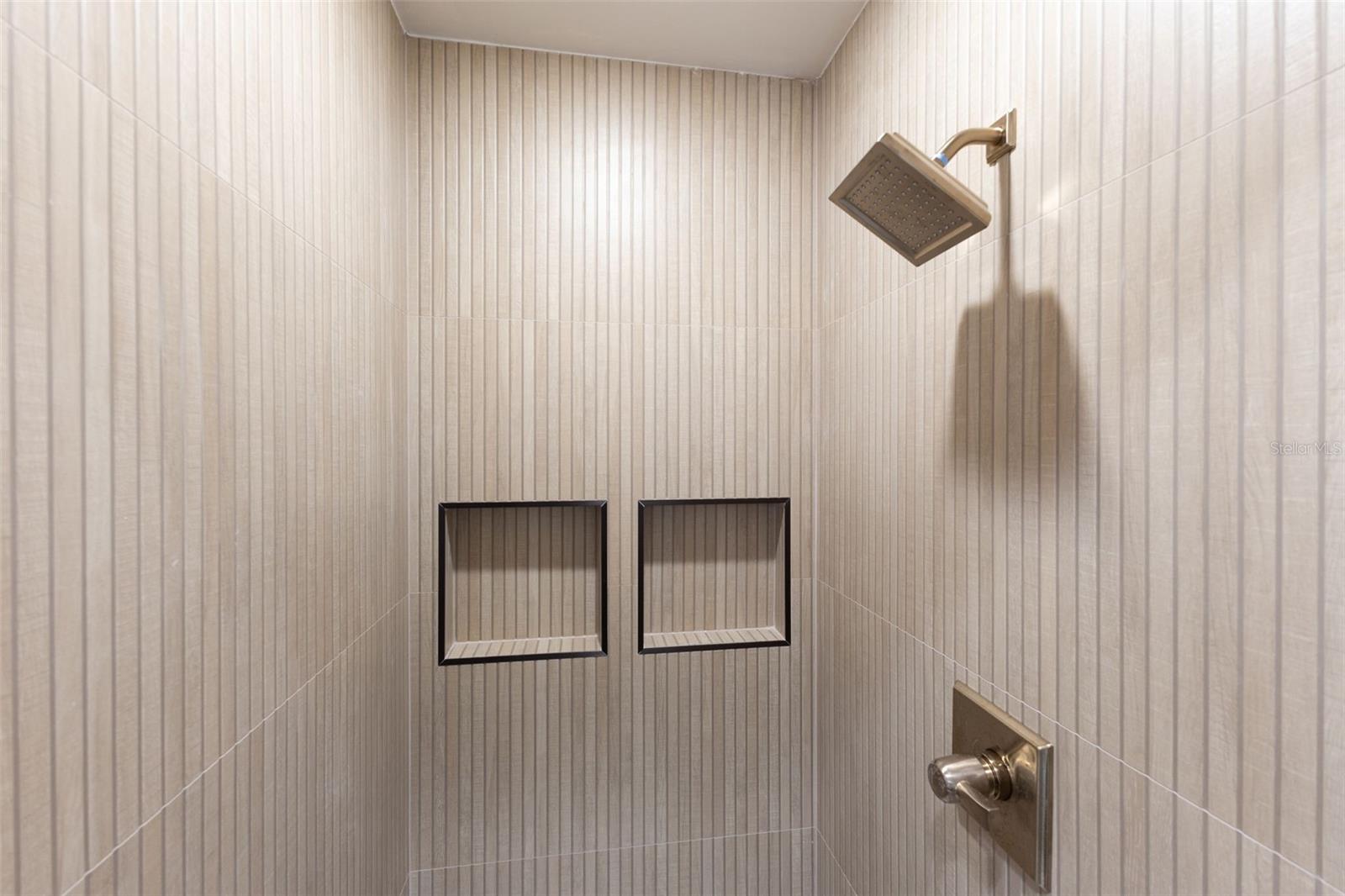 OVERLOOK DRIVE ESTATE - Residential