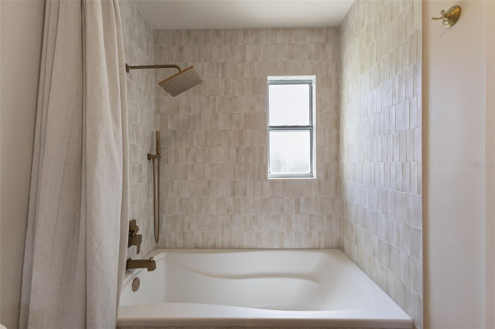 OVERLOOK DRIVE ESTATE - Residential