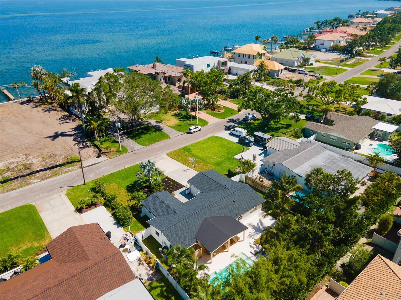 OVERLOOK DRIVE ESTATE - Residential