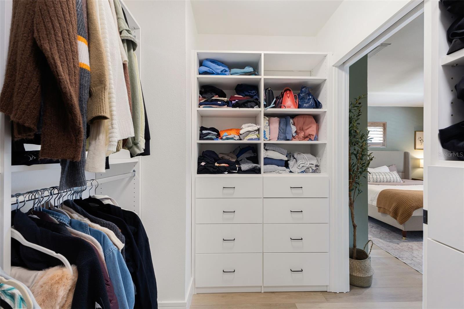 OVERLOOK DRIVE ESTATE - Residential