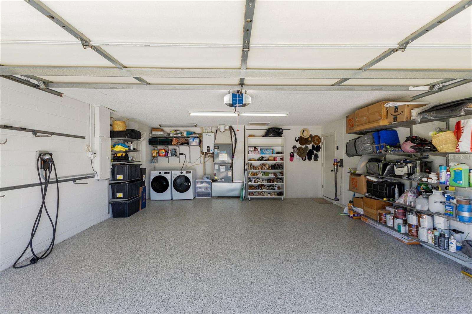 OVERLOOK DRIVE ESTATE - Residential