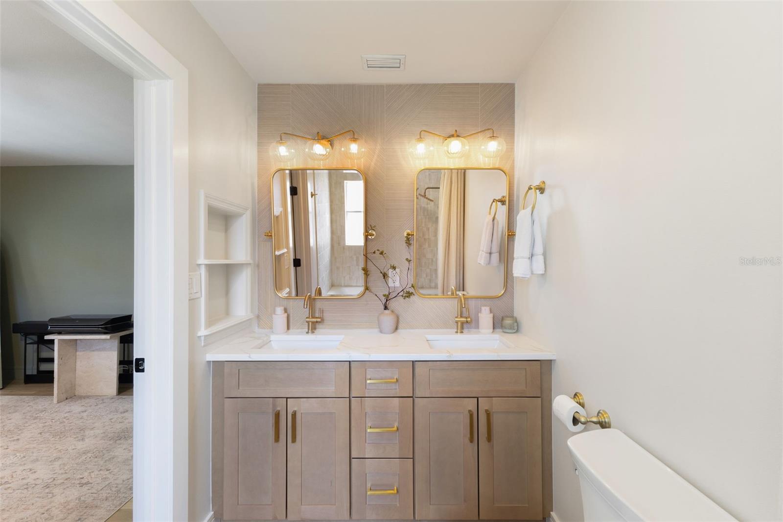 OVERLOOK DRIVE ESTATE - Residential