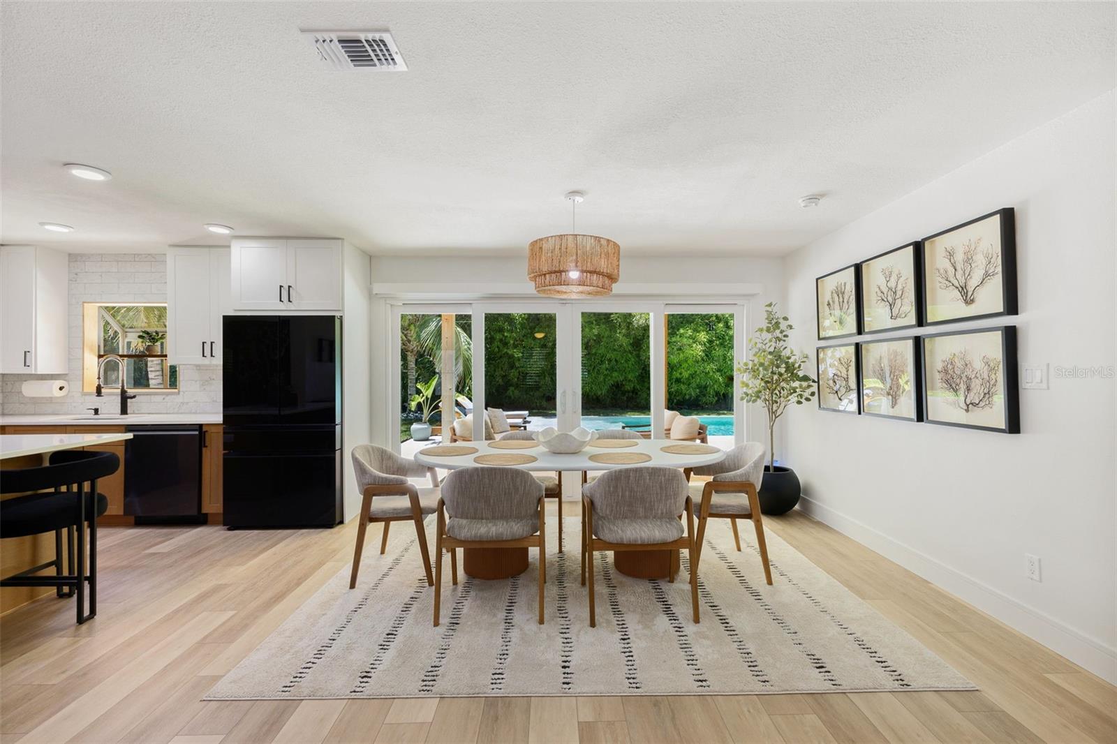 OVERLOOK DRIVE ESTATE - Residential