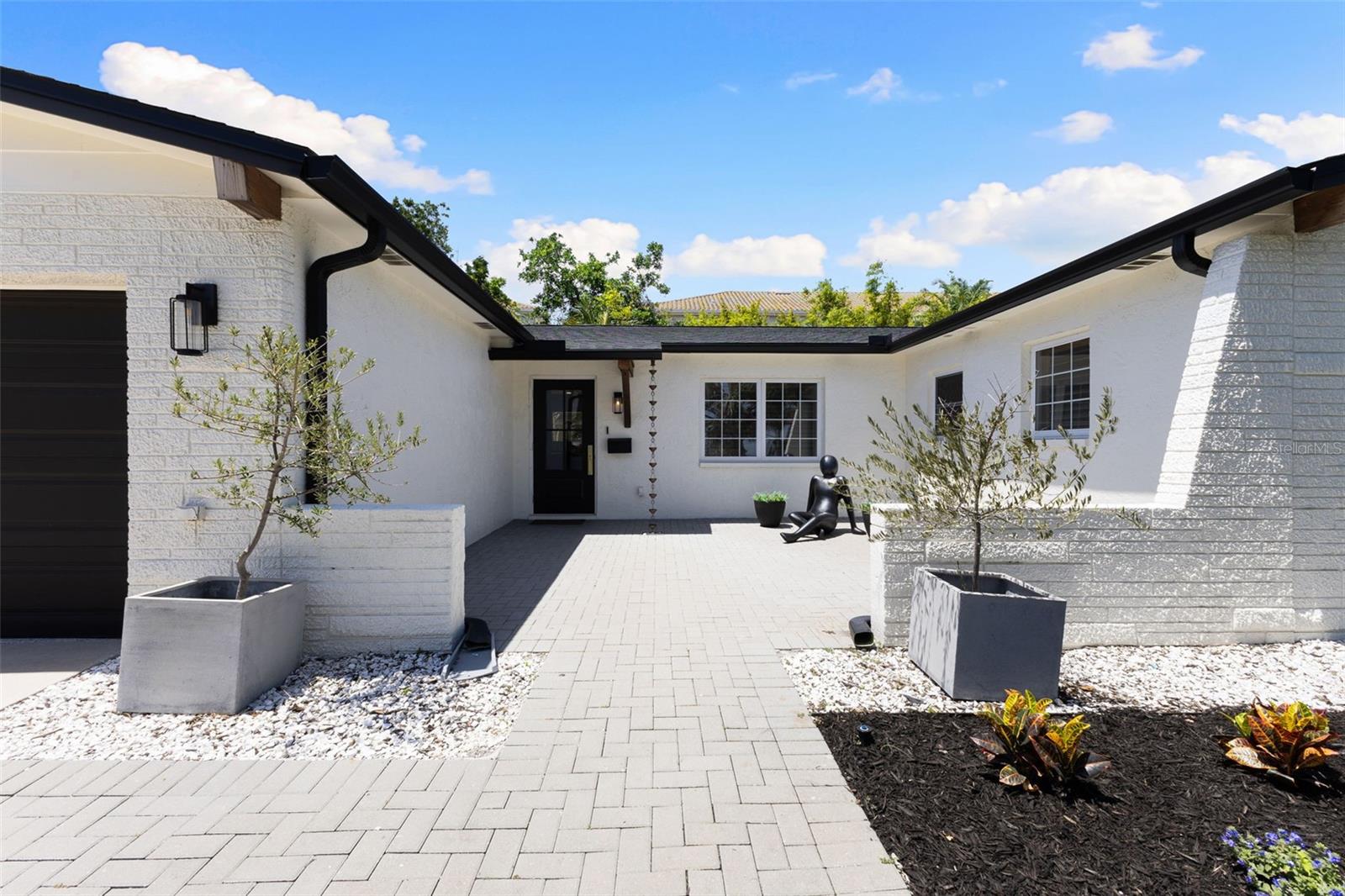 OVERLOOK DRIVE ESTATE - Residential