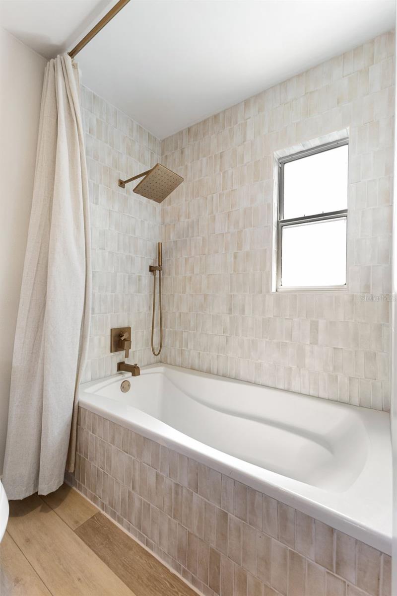 OVERLOOK DRIVE ESTATE - Residential