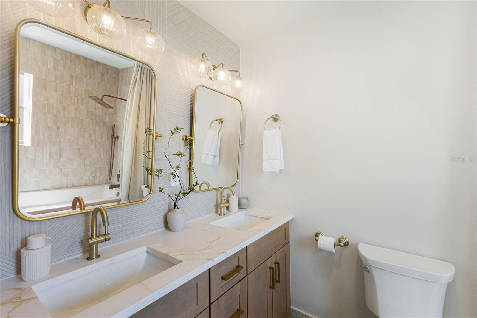 OVERLOOK DRIVE ESTATE - Residential