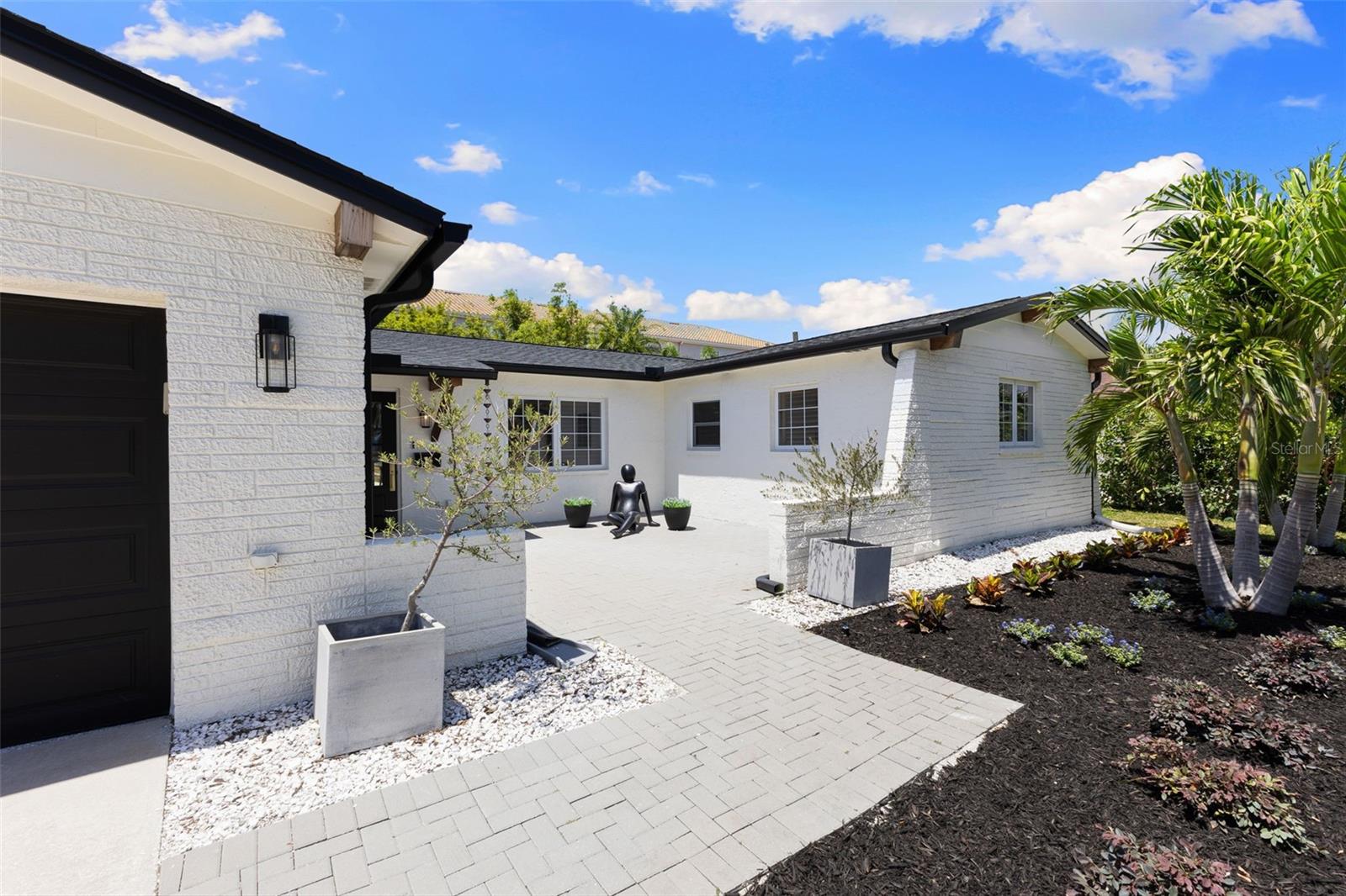 OVERLOOK DRIVE ESTATE - Residential