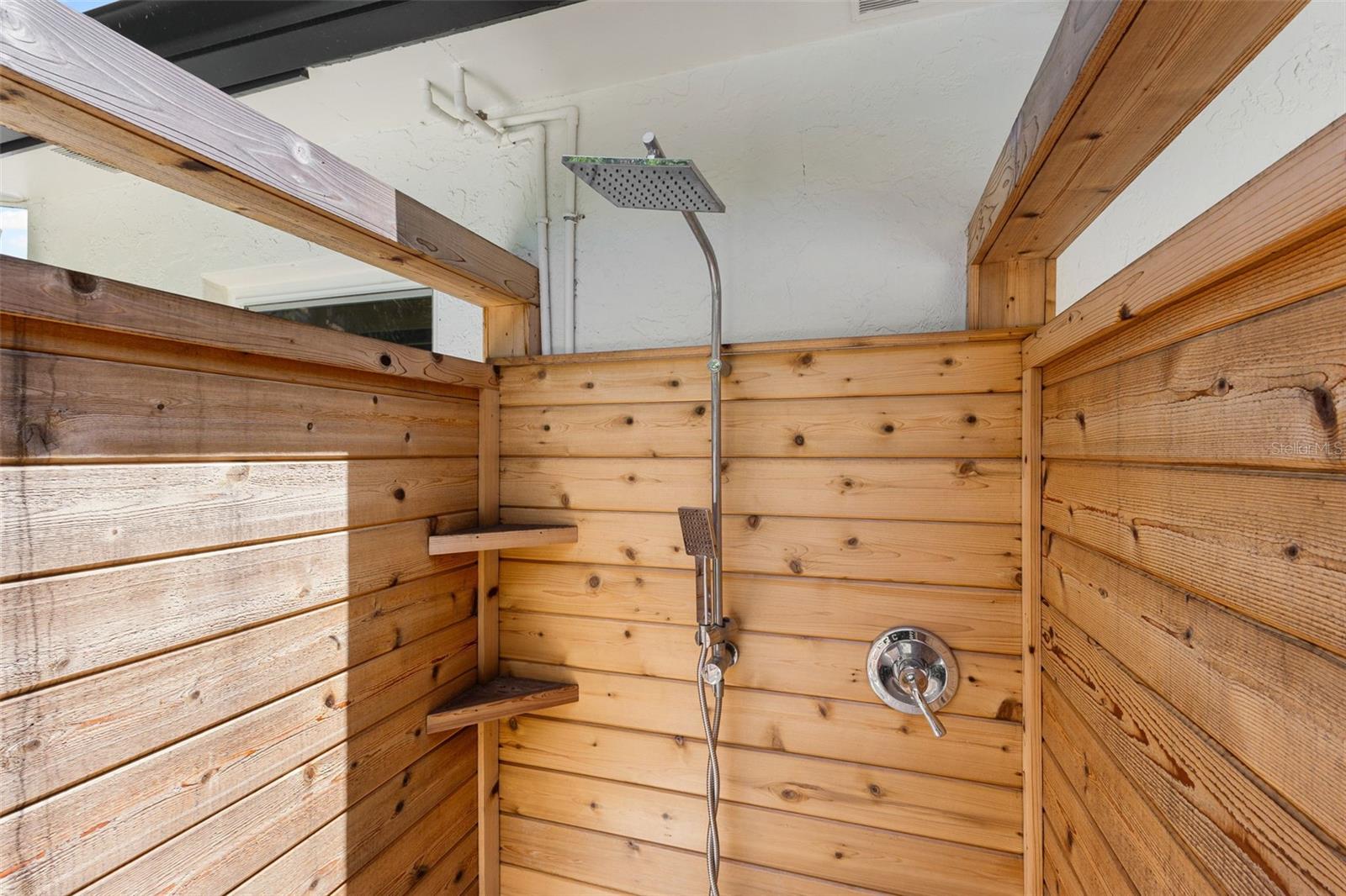 OVERLOOK DRIVE ESTATE - Residential