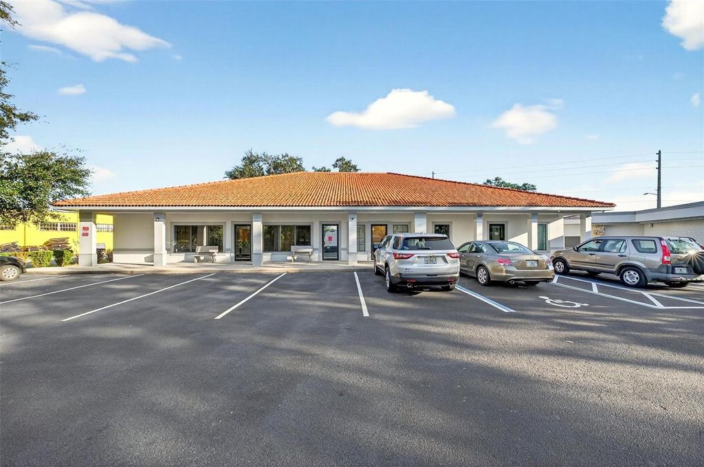 Photo of 501 E North Boulevard, Leesburg, FL 34748 (MLS # OM721532)