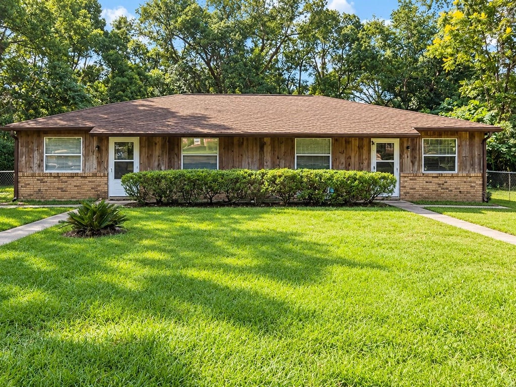 Photo of 940 NE 20th Street, Ocala, FL 34470 (MLS # OM734216)