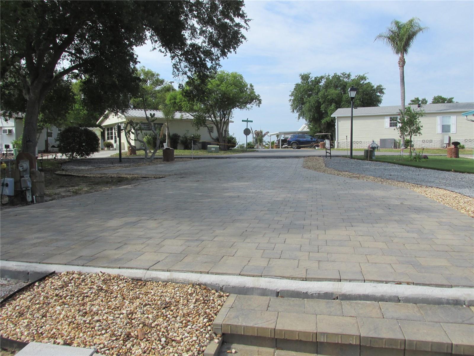 SADDLEBAG LAKE - Land