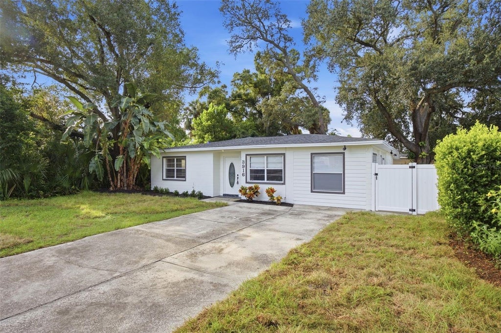 Photo of 3916 W North A Street, Tampa, FL 33609 (MLS # TB8549494)