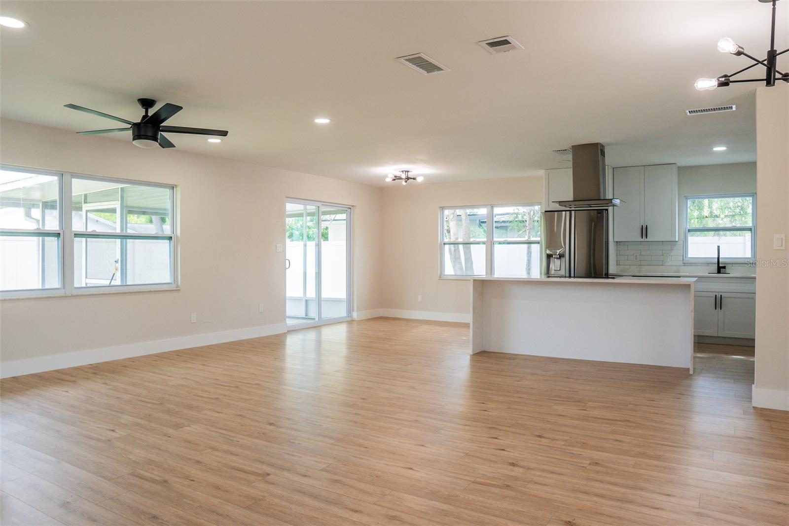 3425 FERNDELL DRIVE