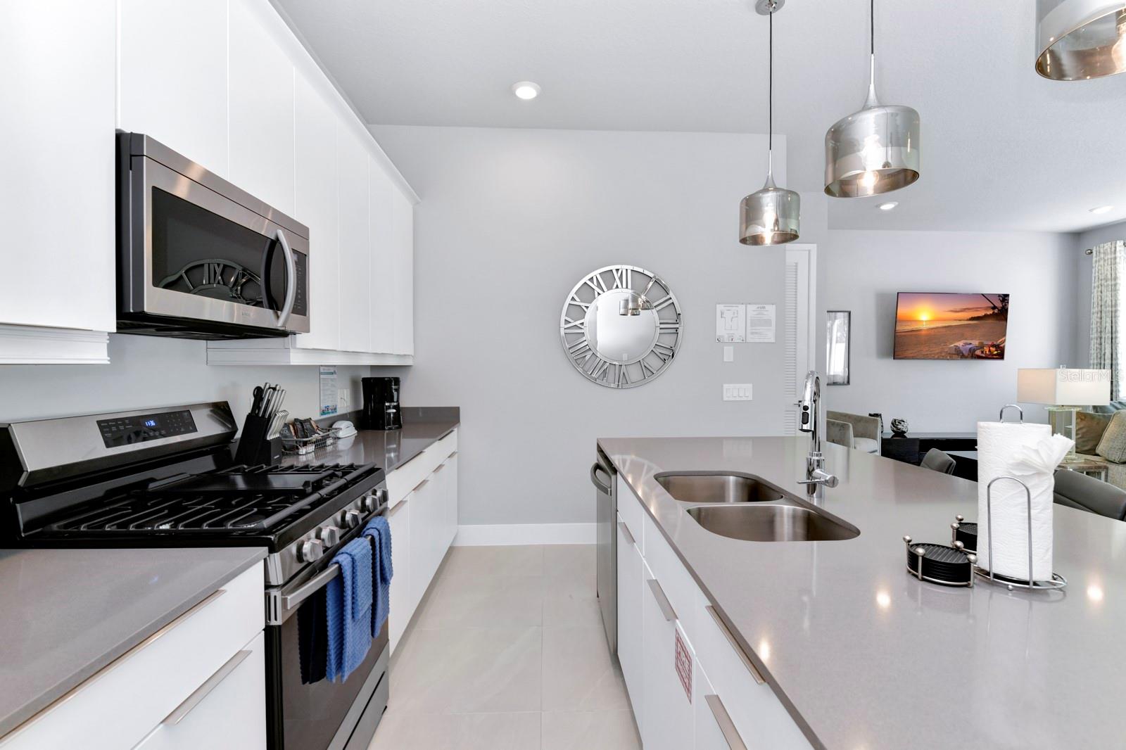 SPECTRUM AT REUNION CONDO PH 6B OR 6379/879 UNIT 7 - Residential Lease