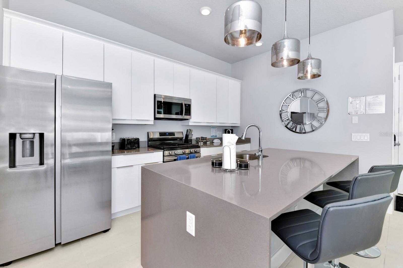 SPECTRUM AT REUNION CONDO PH 6B OR 6379/879 UNIT 7 - Residential Lease