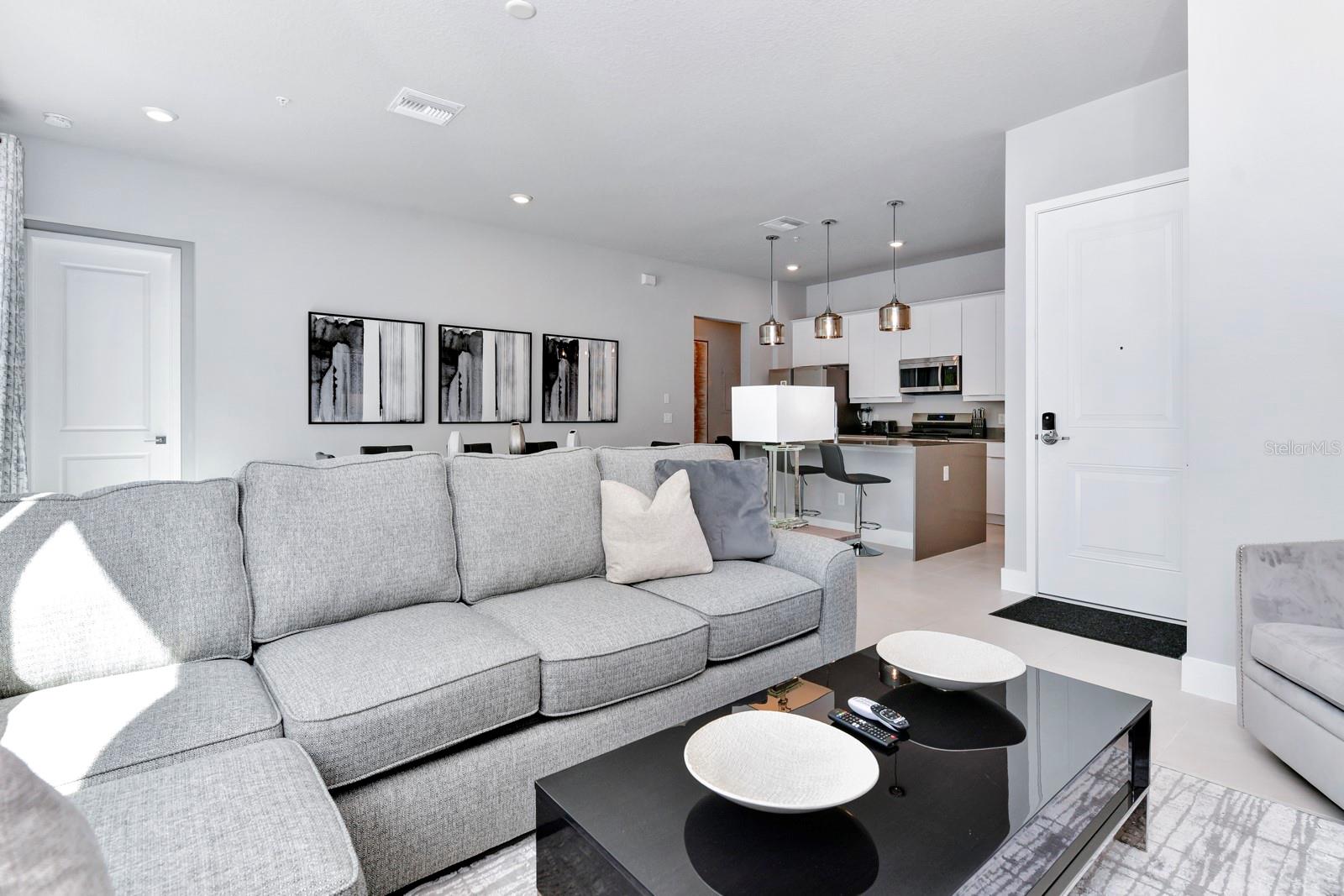 SPECTRUM AT REUNION CONDO PH 6B OR 6379/879 UNIT 7 - Residential Lease