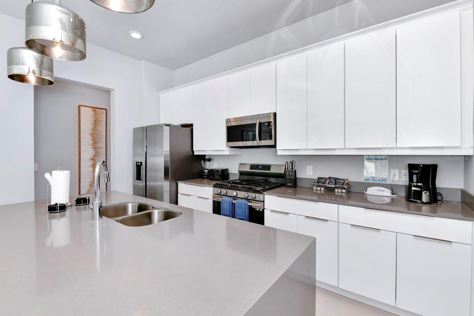 SPECTRUM AT REUNION CONDO PH 6B OR 6379/879 UNIT 7 - Residential Lease