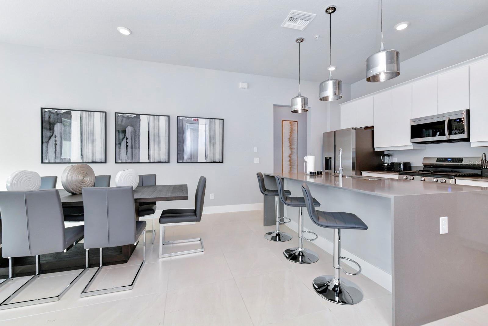 SPECTRUM AT REUNION CONDO PH 6B OR 6379/879 UNIT 7 - Residential Lease