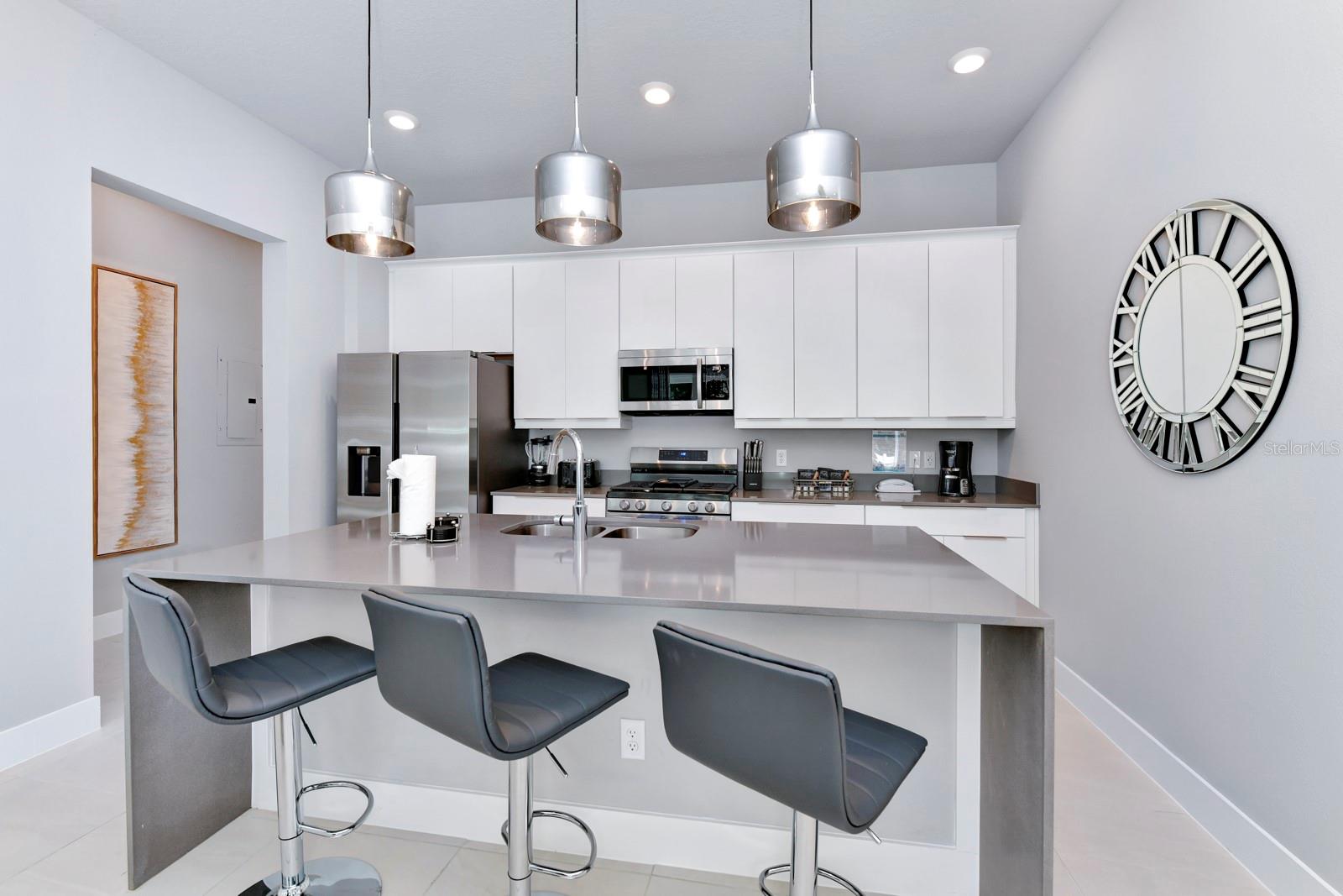 SPECTRUM AT REUNION CONDO PH 6B OR 6379/879 UNIT 7 - Residential Lease