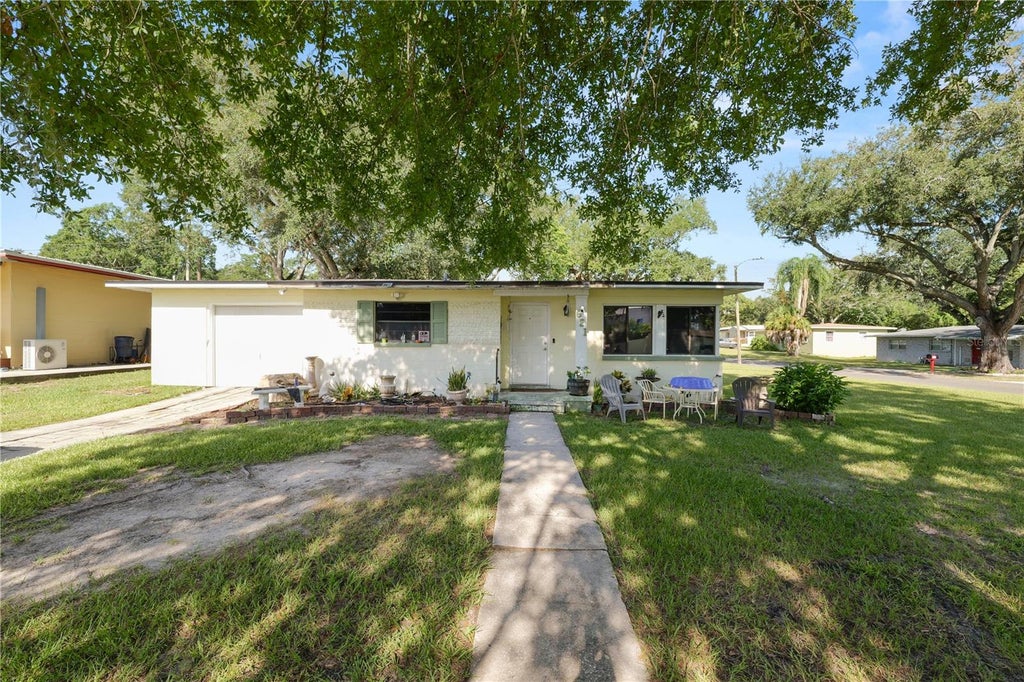 Photo of 621 Hillside Drive, Lakeland, FL 33803 (MLS # L4964593)