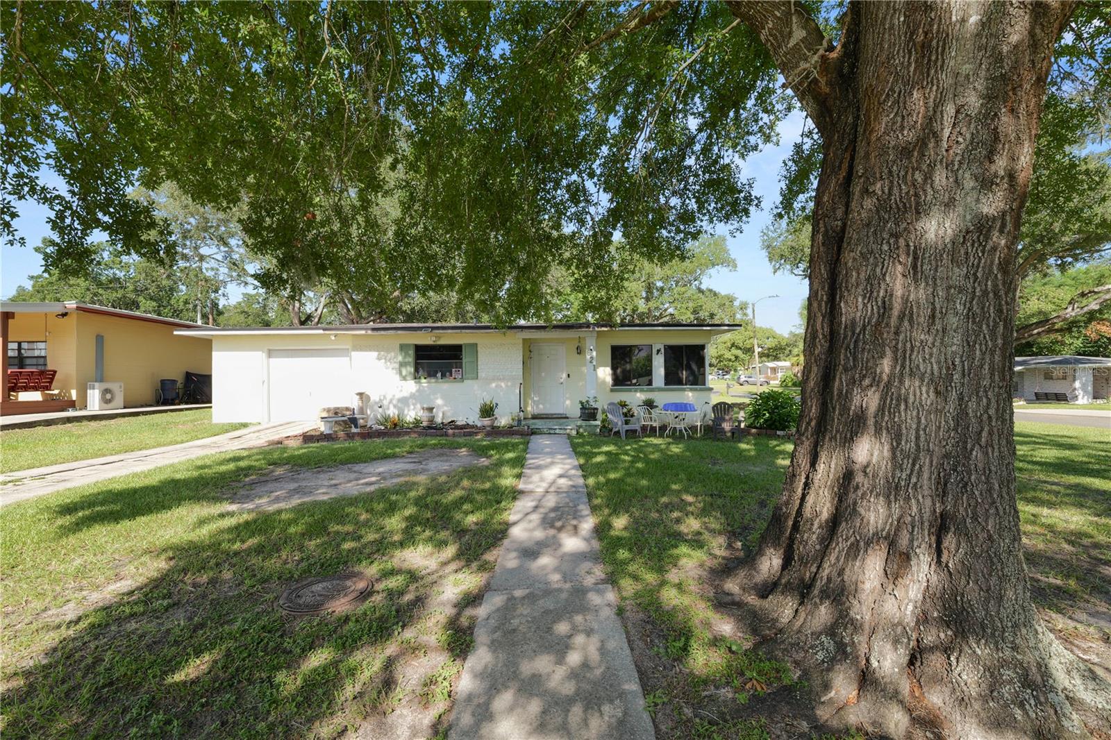 621 HILLSIDE DRIVE