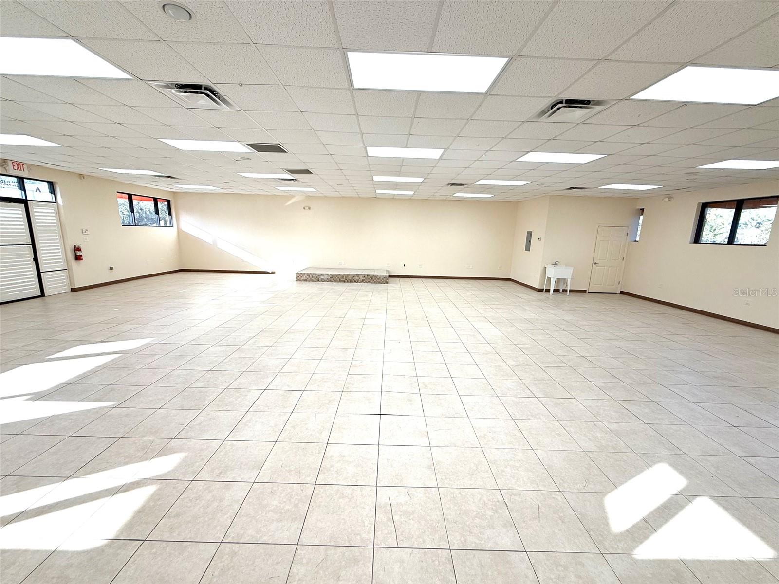 JOLSON OFFICE SUB - Commercial Lease