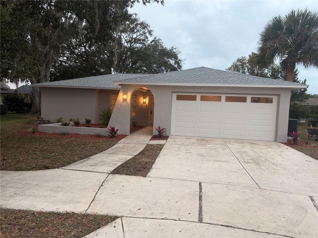 Photo of 10705 Tonapa Loop, Port Richey, FL 34668 (MLS # N6142100)