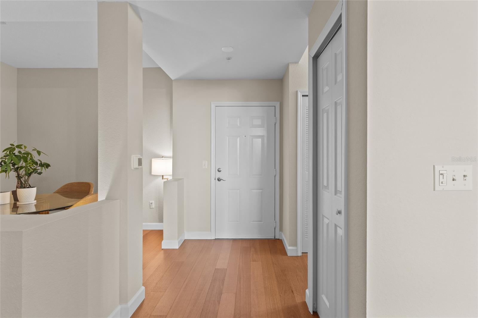 1064 N TAMIAMI TRAIL 1525