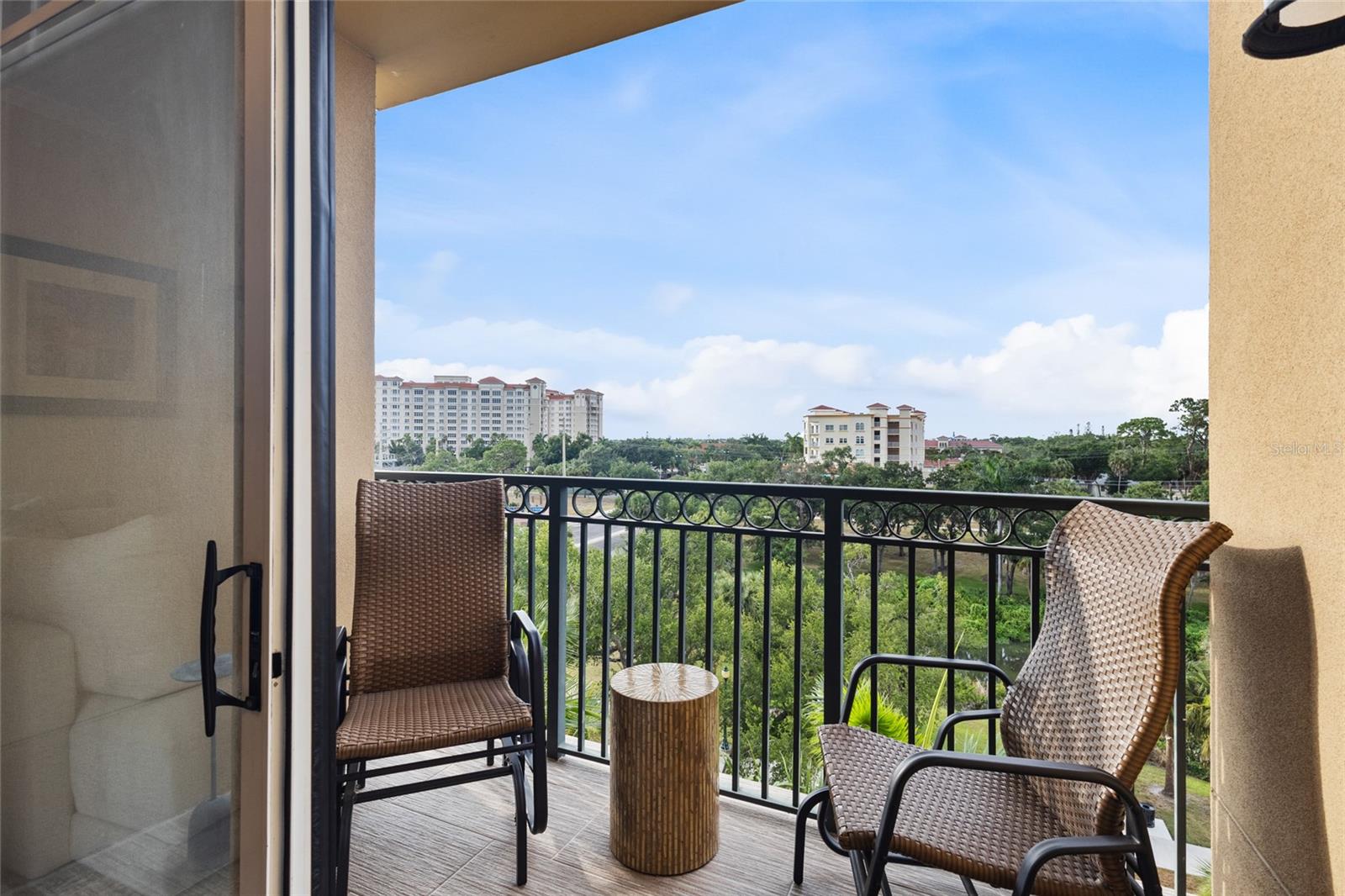 1064 N TAMIAMI TRAIL 1525