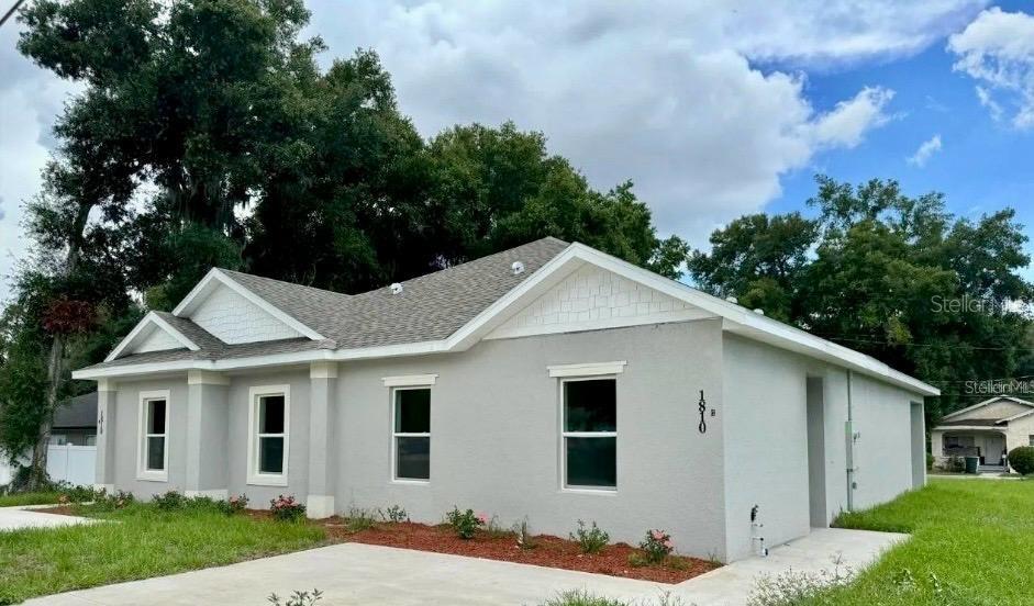 For Rent: Brand New 3 Bed, 2 Bath Duplex – 1810 Dunbar St, Bartow, Unit A
Be the first to live in this beautiful new construction duplex located in a quiet and convenient neighborhood in Bartow! This modern 3-bedroom, 2-bathroom home offers spacious living, stylish finishes, and all the comforts you’re looking for.
? Features Include:
Brand new construction – never lived in!
Open-concept floor plan with plenty of natural light
Modern kitchen with updated appliances and granite countertops
Master bedroom with en-suite bathroom
Two additional spacious bedrooms and a second full bathroom
In-unit laundry hookups
Private entrance and driveway
Energy-efficient design
Available Now – Move-In Ready!
Great Location: Close to schools, parks, shopping, and major roadways for an easy commute.
Monthly Rent: $1,950
Security Deposit: $1,950
