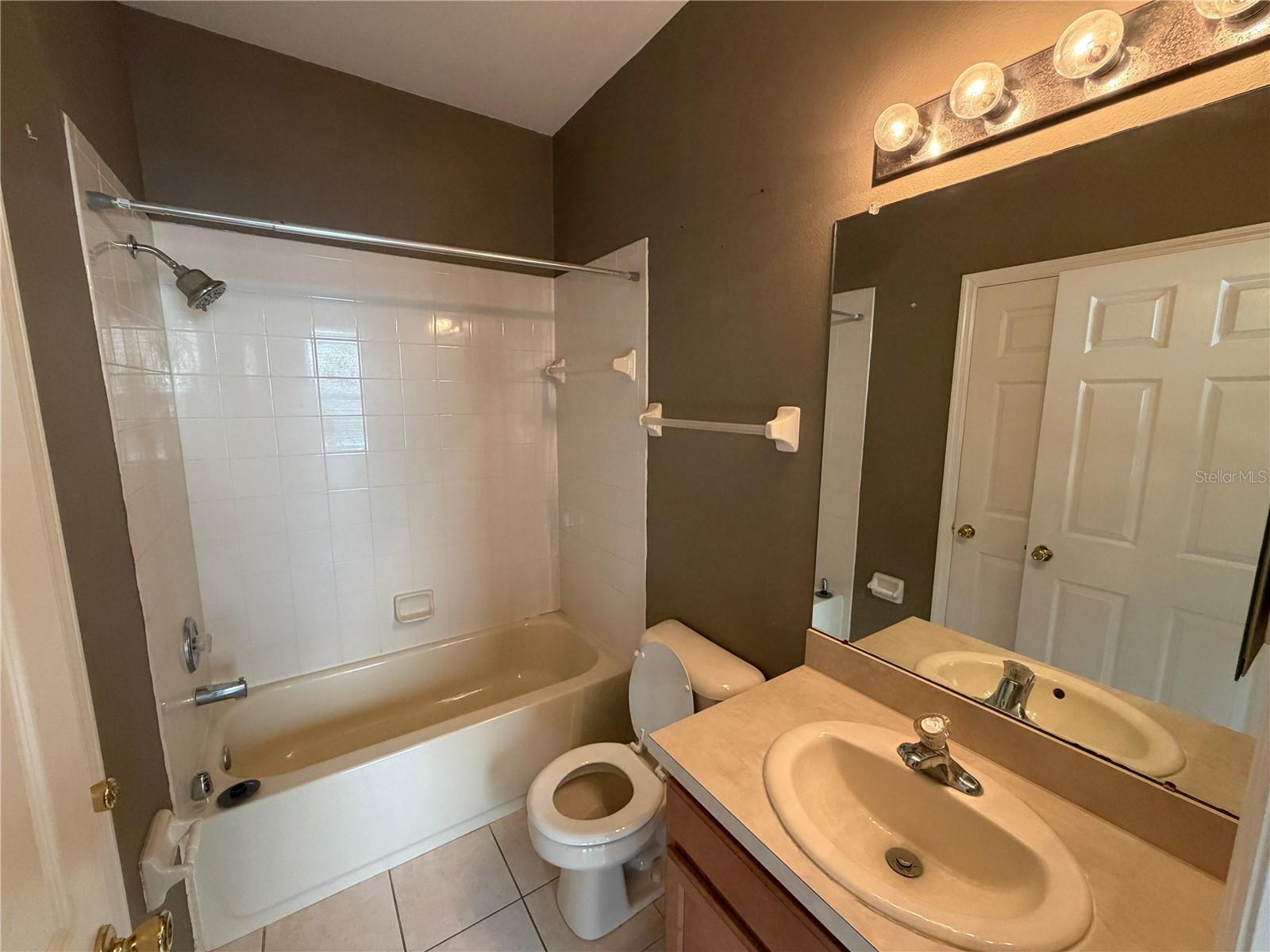 CREEK VIEW - Residential Lease